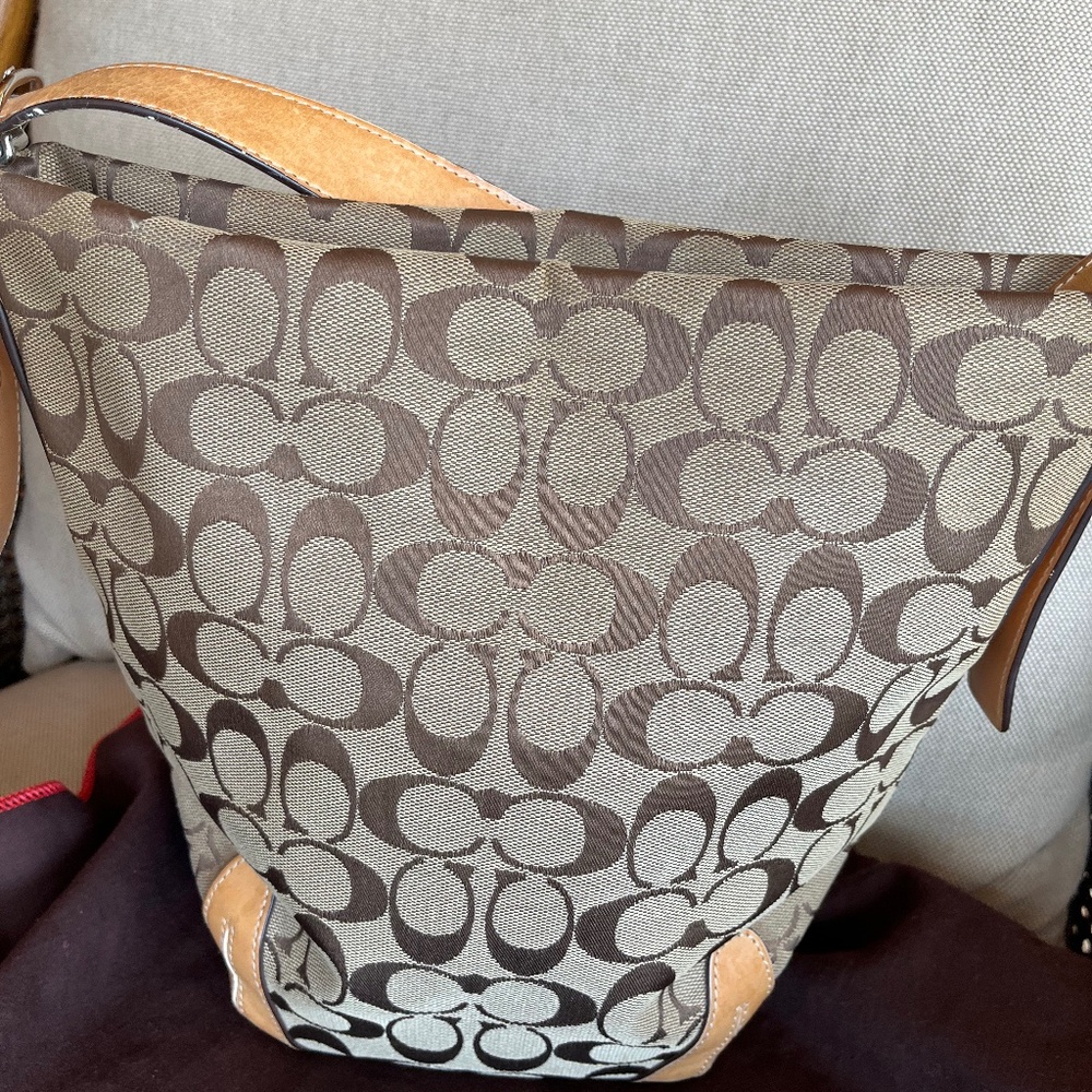 Signature Coach bucket bag